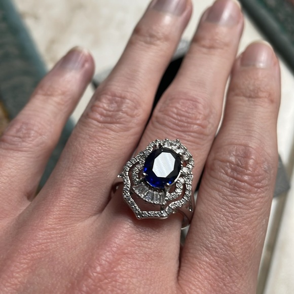 Elegant Sapphire and Silver Ring - Picture 15 of 17